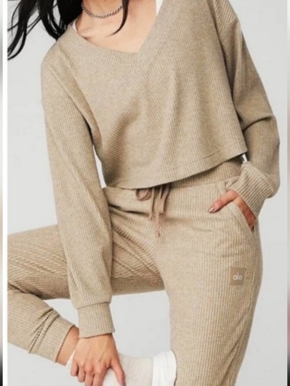 Alo Muse V neck & Jogger Set